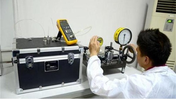 萬(wàn)用表計(jì)量校準(zhǔn)的原理