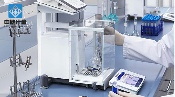 電子天平計(jì)量檢測(cè)的準(zhǔn)確性通過(guò)幾個(gè)方面來(lái)保證？