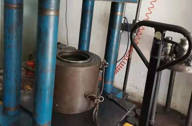 關(guān)于千斤頂?shù)男?zhǔn)周期