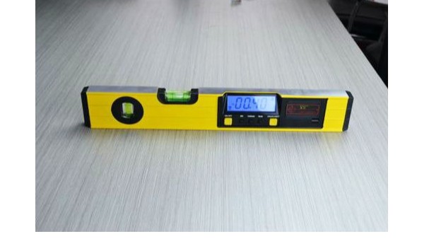 如何校準水平尺